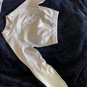 Long sleeve crop top